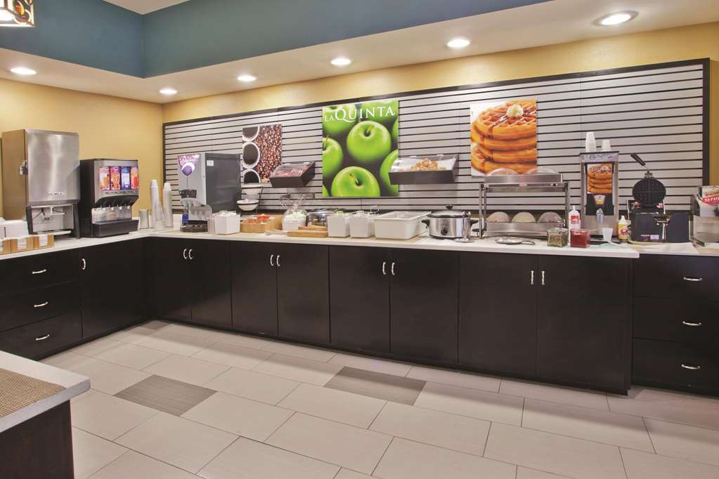 La Quinta Inn & Suites by Wyndham Oxford Anniston - photo 44