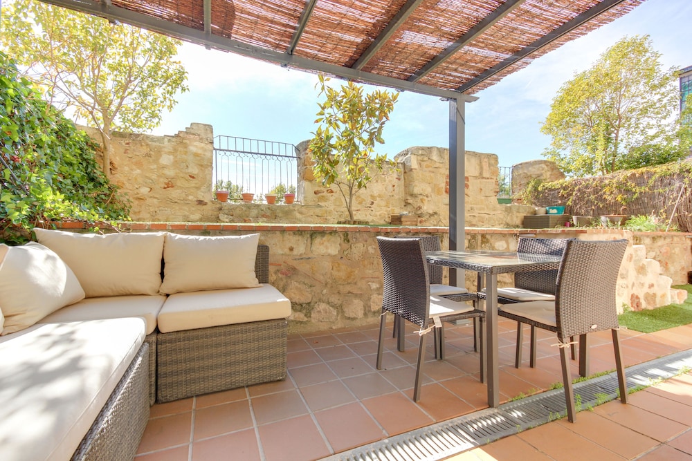 Apartamentos Suites&Homes — 4-Star Luxury Hotel in Salamanca, Spain