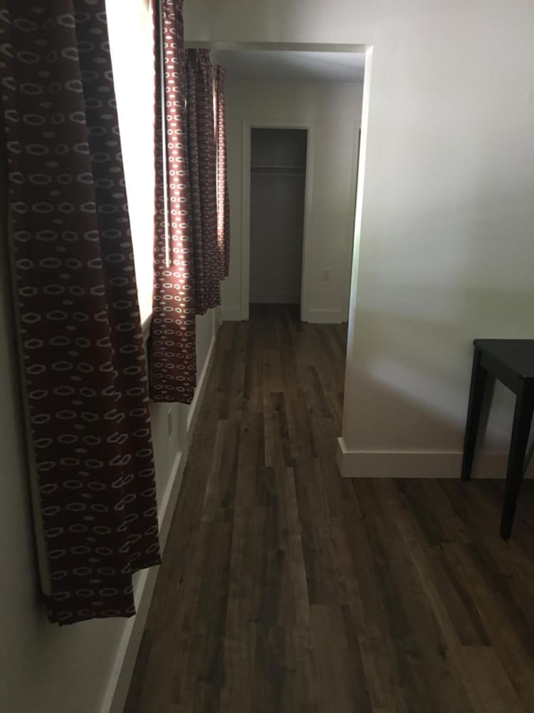 Woodlawn Hills Motel - photo 16