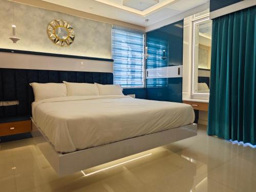Evara Premium Fully AC 3BHK Luxury Apartment with Style — 4-Star Luxury Hotel in Thiruvananthapuram, India