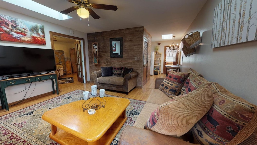1729_ArborWay — 4-Star Luxury Hotel in Colorado Springs, United States