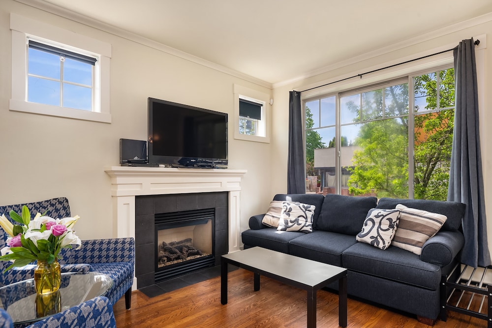 Seattle Vacation Home: The Parsonage — 4-Star Luxury Hotel in Seattle, United States