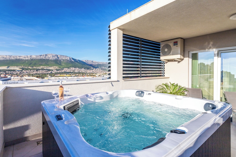Luxury penthouse Papic with jacuzzi & the view — 4-Star Luxury Hotel in Split, Croatia