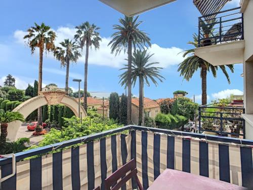 Appartement charmant à Cannes avec vue sur la mer 33 m — 4-Star Luxury Hotel in Cannes, France