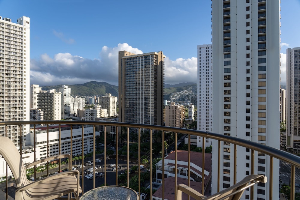 Waikiki Beach Marriott Resort & Spa - photo 29