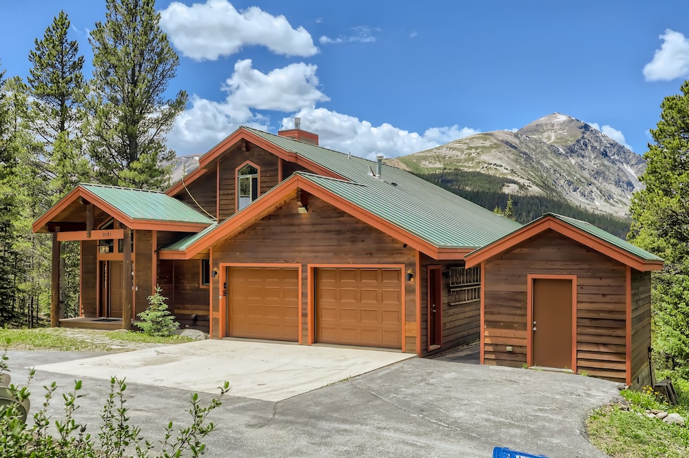Quiet Secluded Home Best View of Quandary Peak — 4-Star Luxury Hotel in Breckenridge, United States