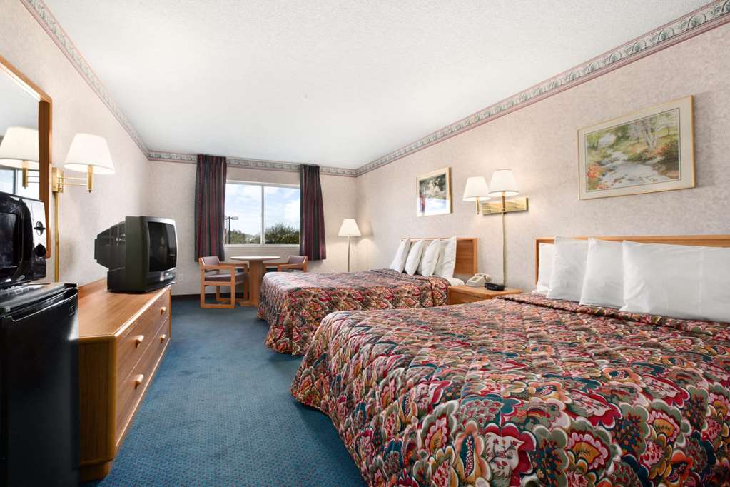 Days Inn by Wyndham Phoenix North - photo 14