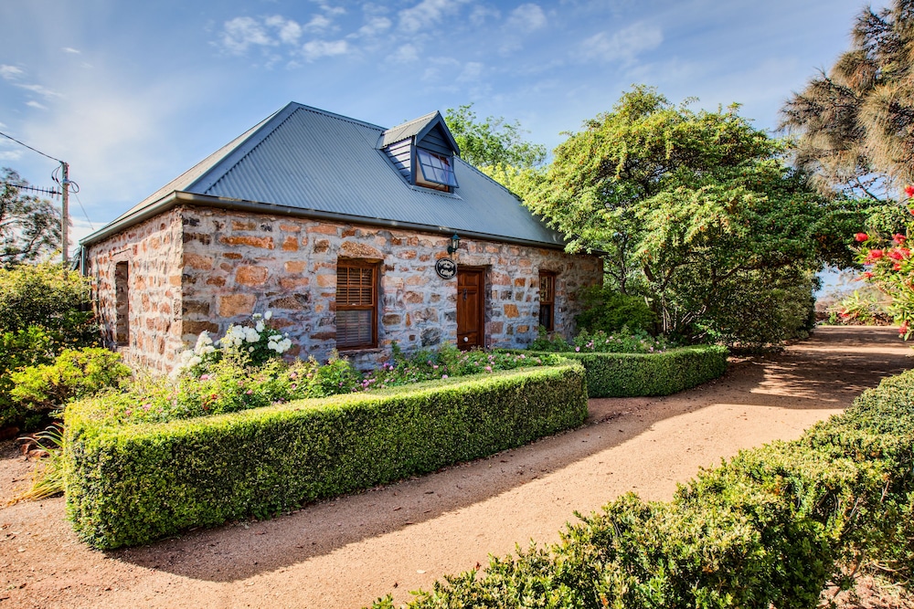 Wagners Cottages — 4-Star Luxury Hotel in Swansea, Australia