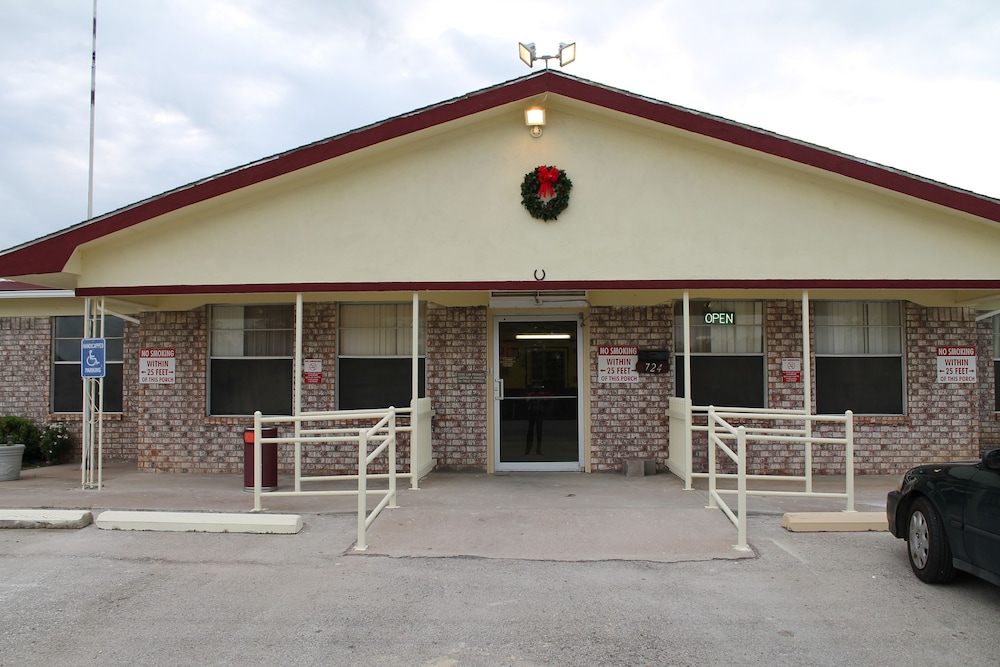 Reddy Inn and Suites - photo 38