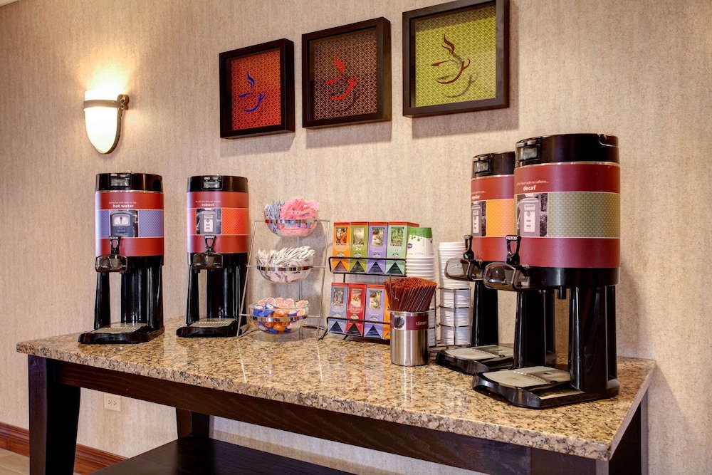 Hampton Inn & Suites Addison - photo 24