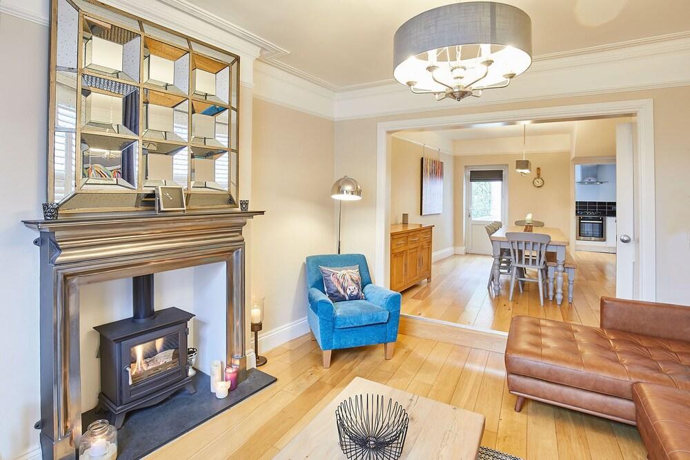 Host & Stay Hutton House