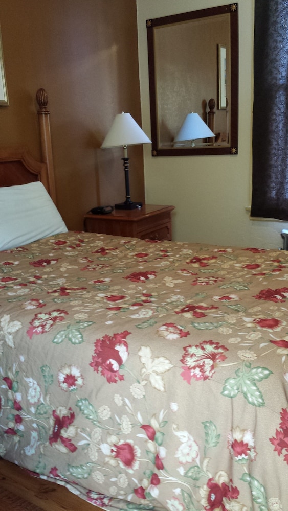 El Capitan Hotel - photo 6