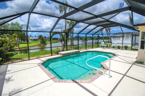 Bright & Airy Canal Front Retreat With Pool — 4-Star Luxury Hotel in Rotonda West, United States