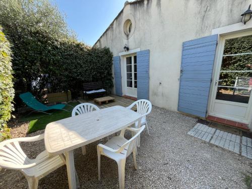Les Vieux Cabassols Venelles — hotel in Venelles