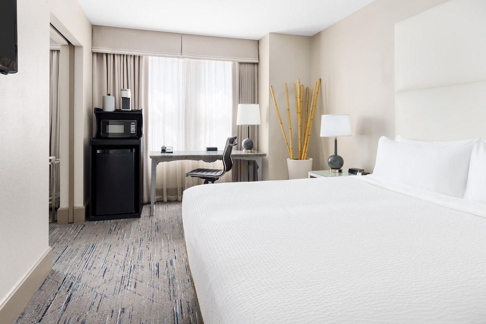 Holiday Inn Express Chicago Magnificent Mile - photo 21