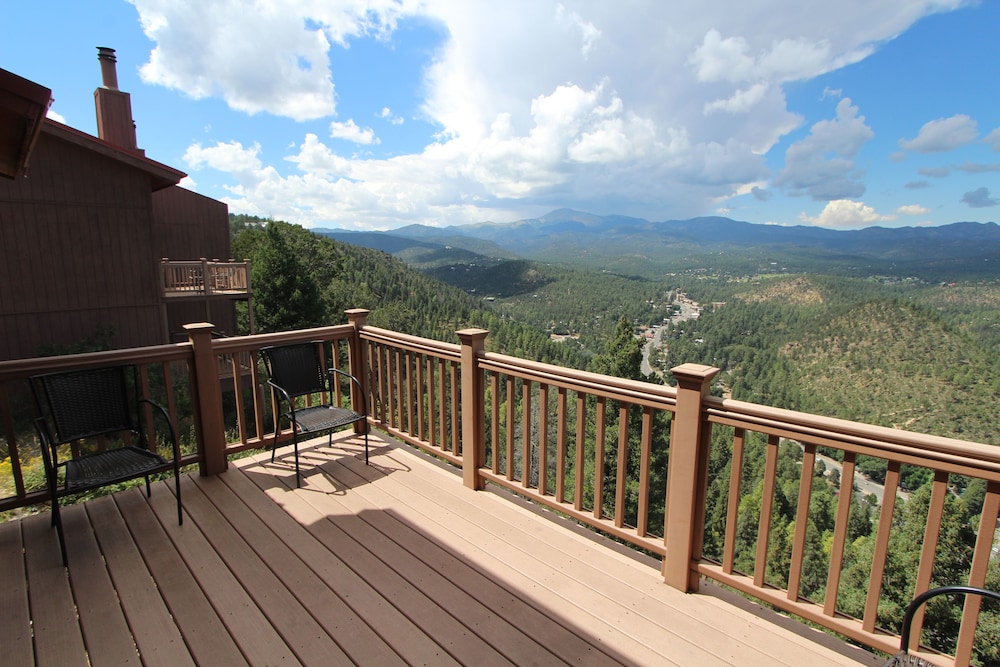 Crown Point Resort - carbon neutral hotel in Ruidoso
