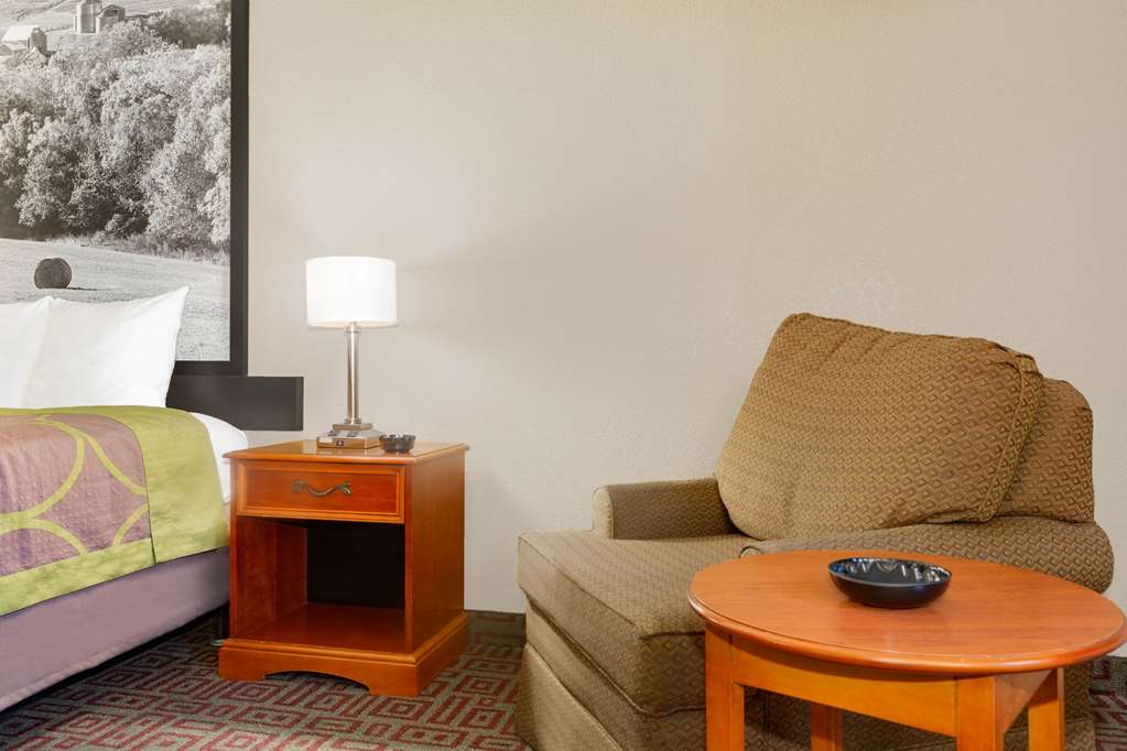 Super 8 by Wyndham Fort Madison - photo 6