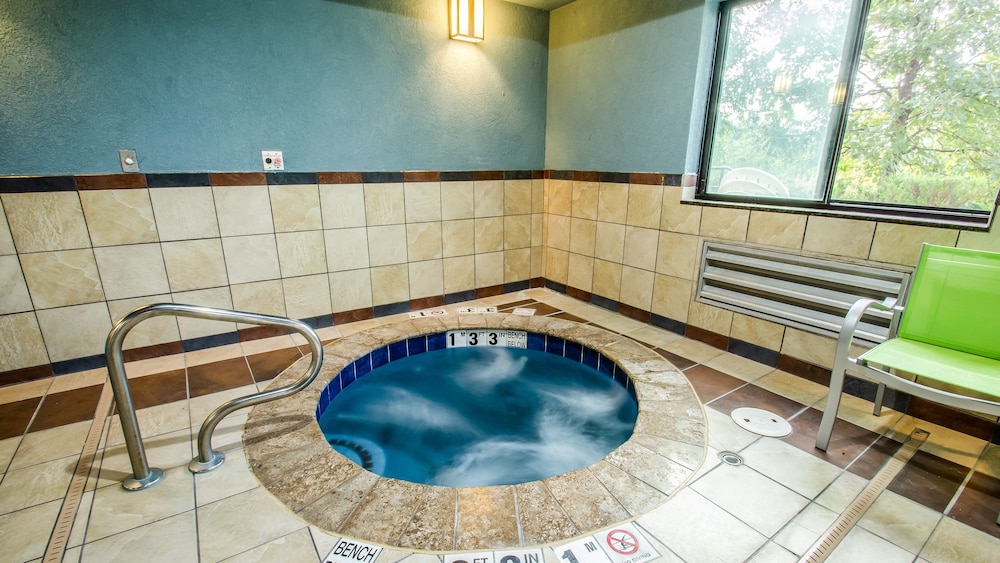Holiday Inn Express & Suites Olathe South by IHG - photo 16