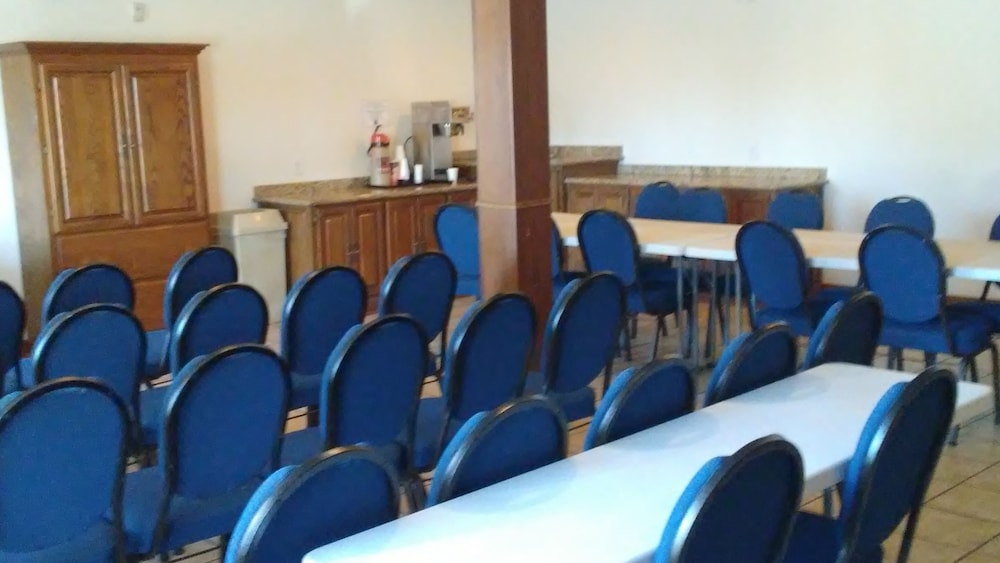 Motel 6 Hesperia CA West Main Street I 15 - photo 24