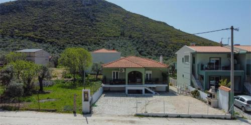 Katsanikos House — 4-Star Luxury Hotel in Prinos, Greece