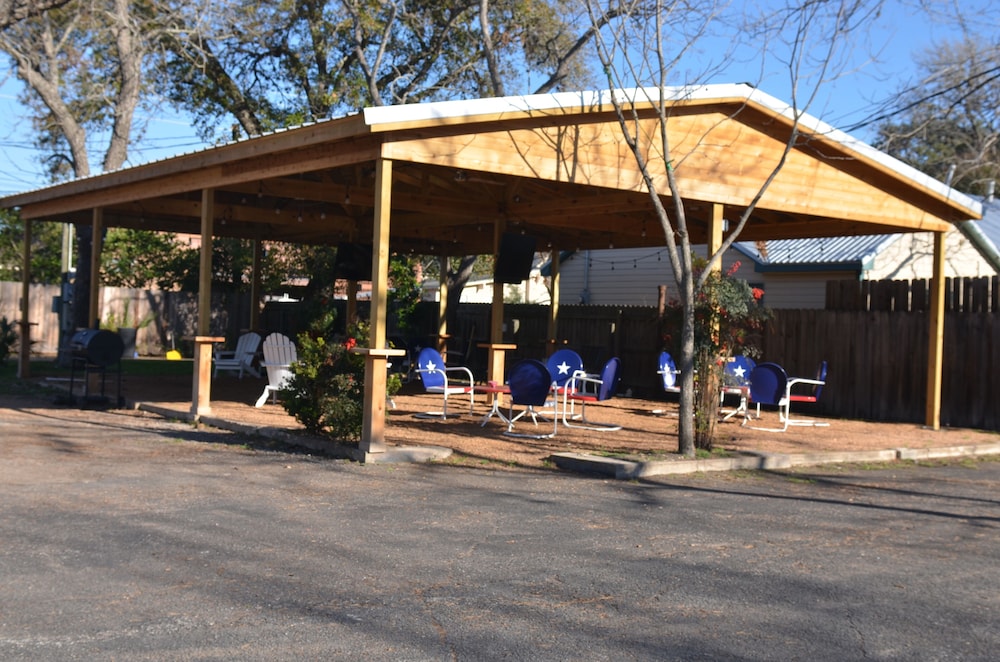 The Oak Motel - photo 49