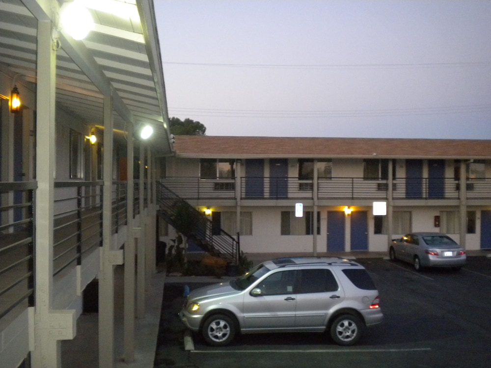 Wasco Inn Motel - photo 2