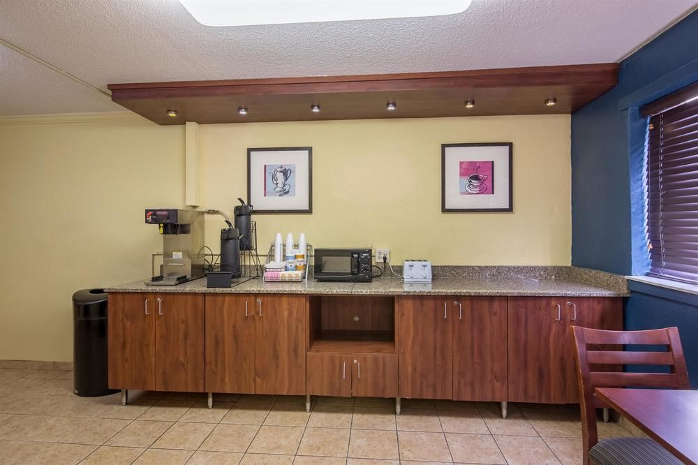 Motel 6 Moline - photo 12