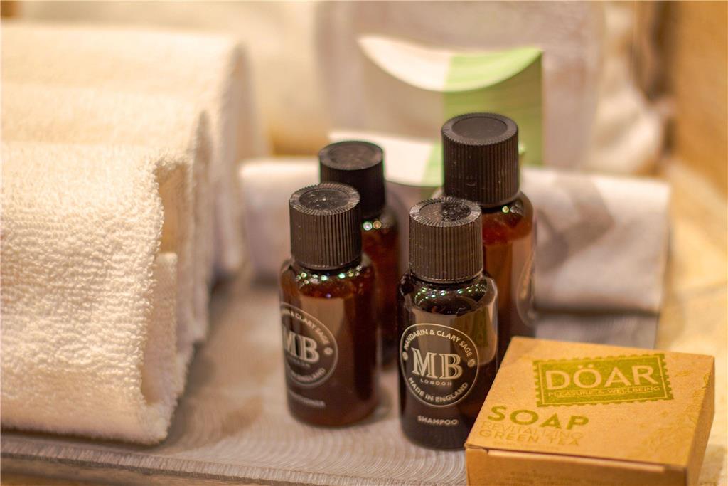 Deluxe bathroom amenities