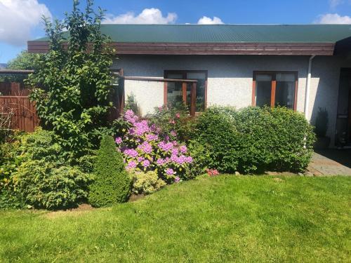 Charming Private Home with Hot Tub and Esja Mountain View
