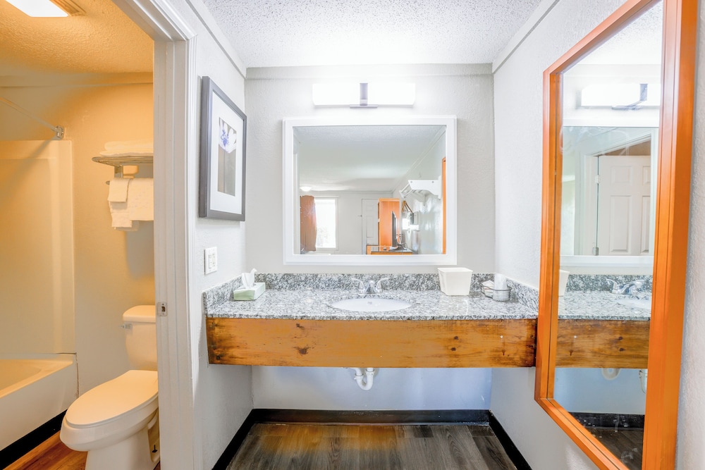 Cozy Garden Inn By OYO Hwy 40 Richmond - photo 38