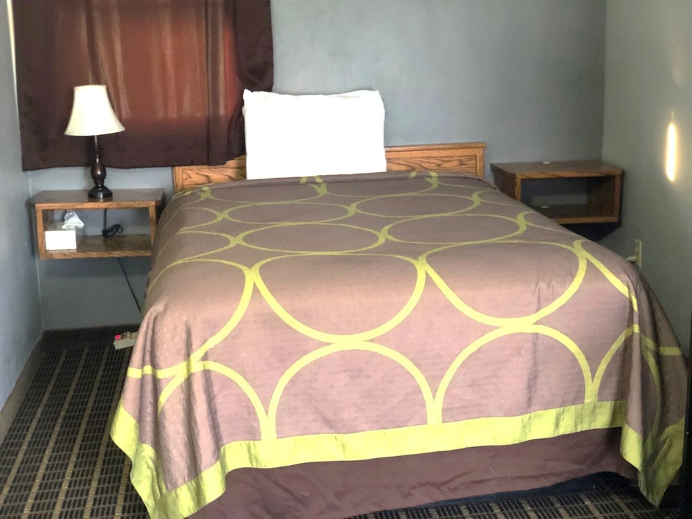 Hawkeye Motel - photo 10