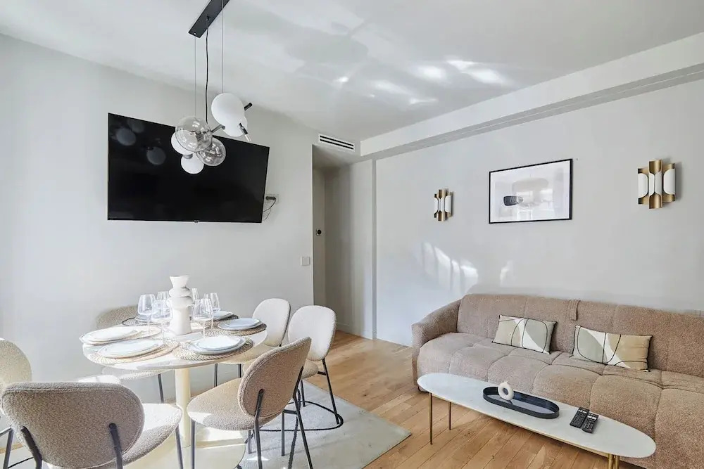 Charming 2bdr AC Le Marais Centre de Paris — 4-Star Luxury Hotel in Paris, France