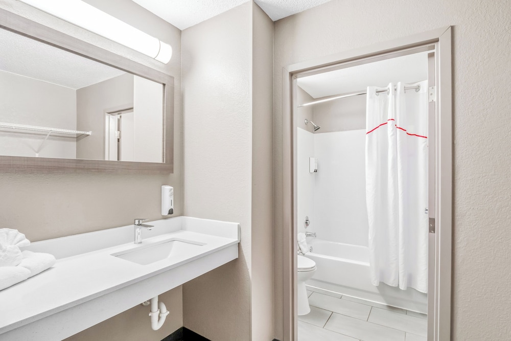 Red Roof Inn Southfield - photo 24