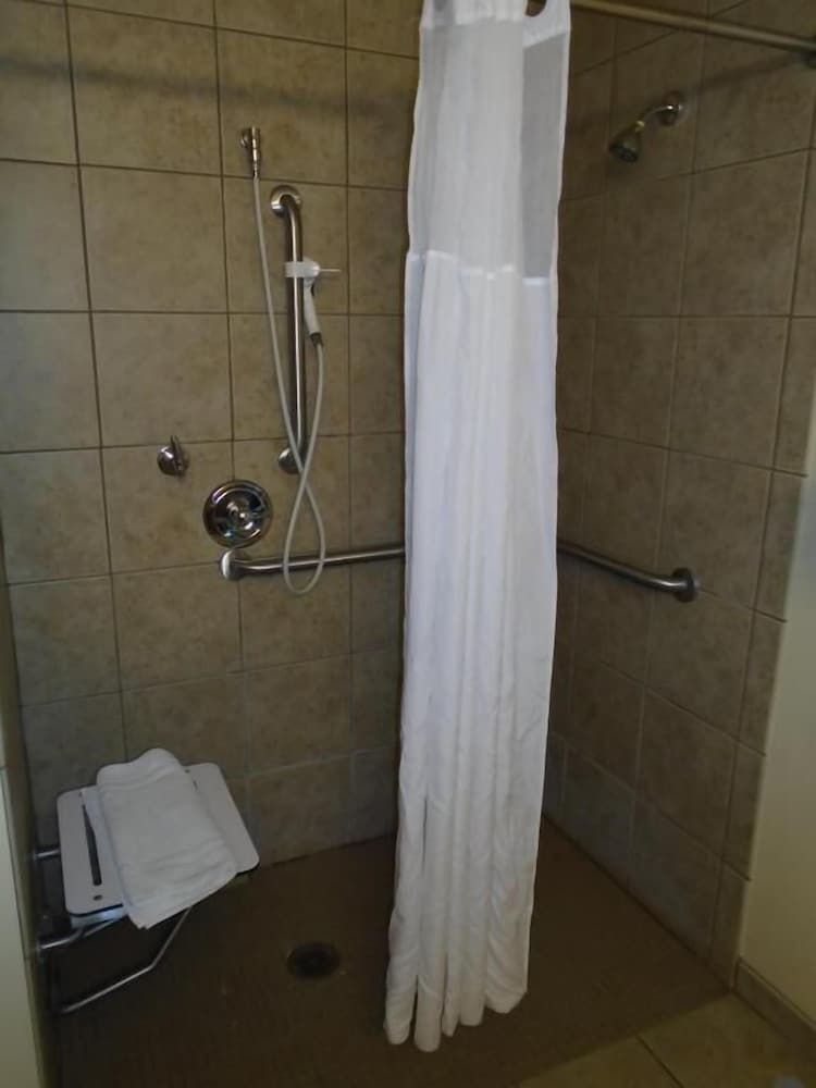 Casper C'mon Inn Hotel & Suites - photo 25
