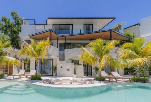 Castle Lunita top ocean view villa of Uluwatu — 4-Star Luxury Hotel in Pecatu, Indonesia