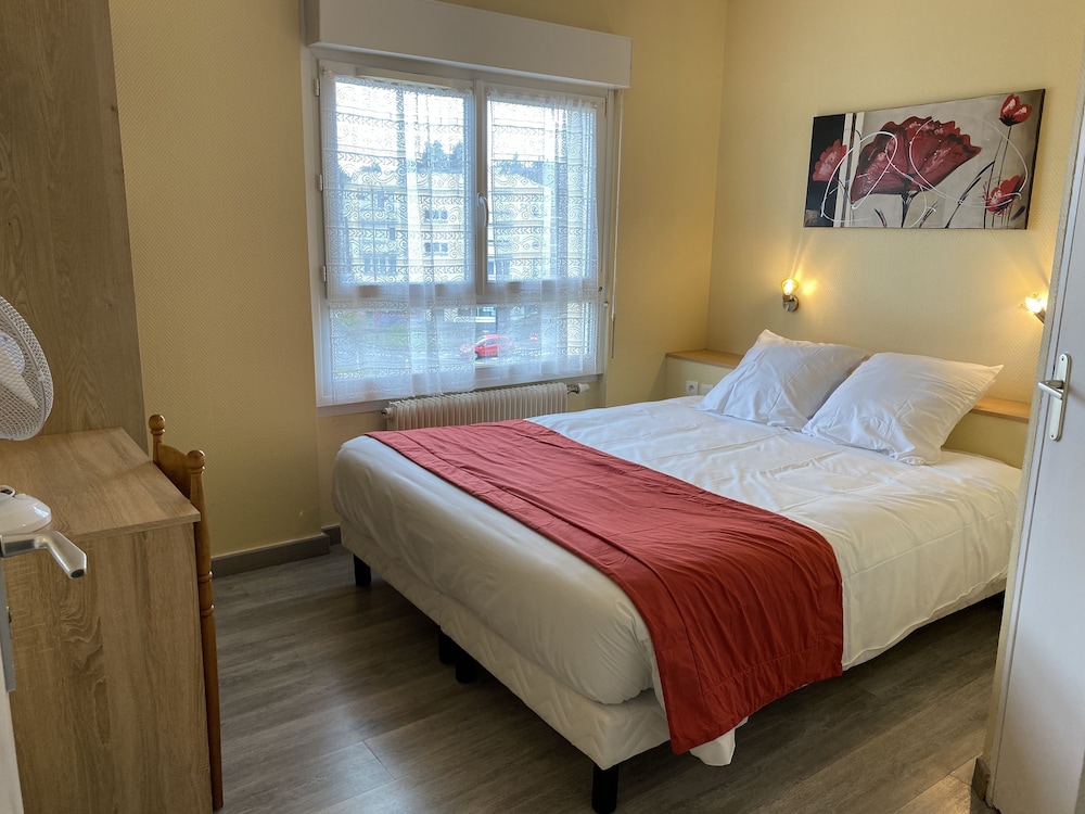Hotel de Bretagne - carbon neutral hotel in Fougeres