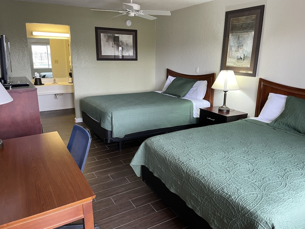 Del Rio Inn - photo 8