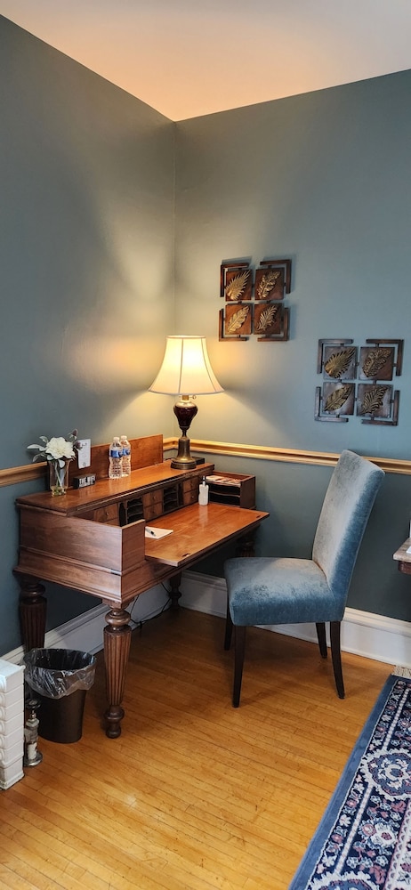 Oaklawn Inn Llc - photo 45