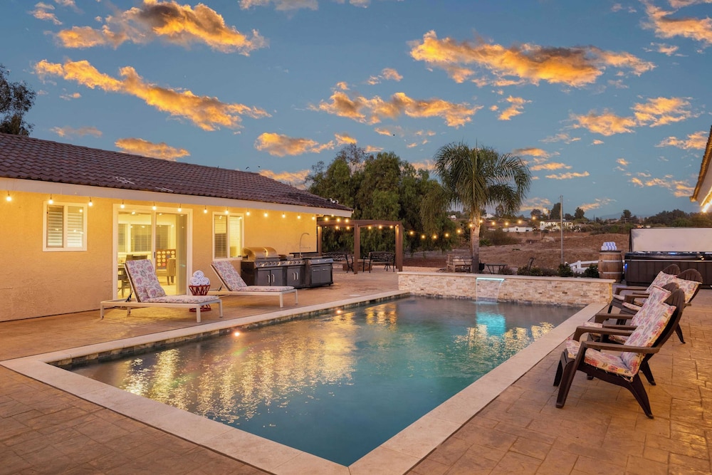 Bordeaux by Avantstay Private Pool Hot Tub & Game Room Near Temecula in Temecula, United States