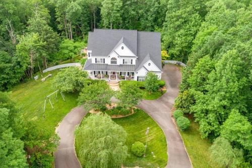 River Rock Villa Privacy Pool River Luxury — 4-Star Luxury Hotel in Falmouth, United States