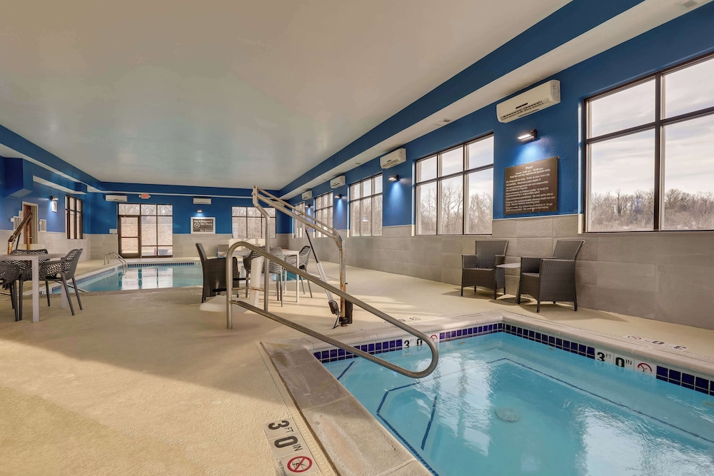 Hampton Inn & Suites St. Louis Edwardsville - photo 50