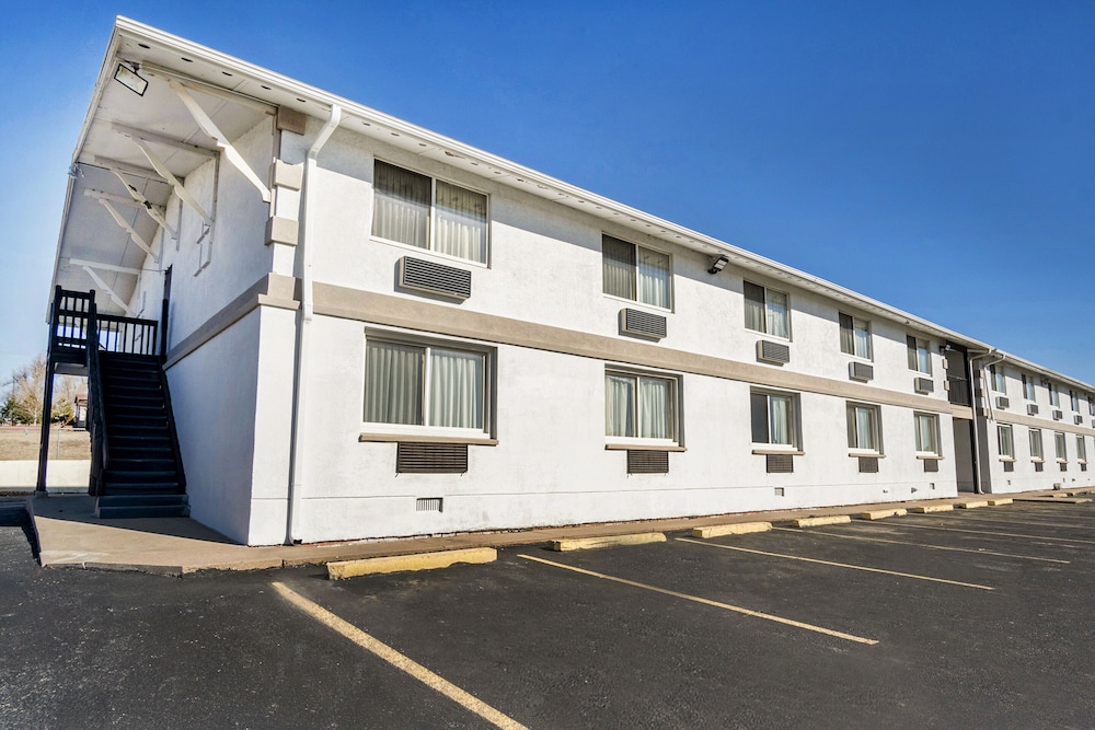 OYO Townhouse Dodge City KS - photo 18