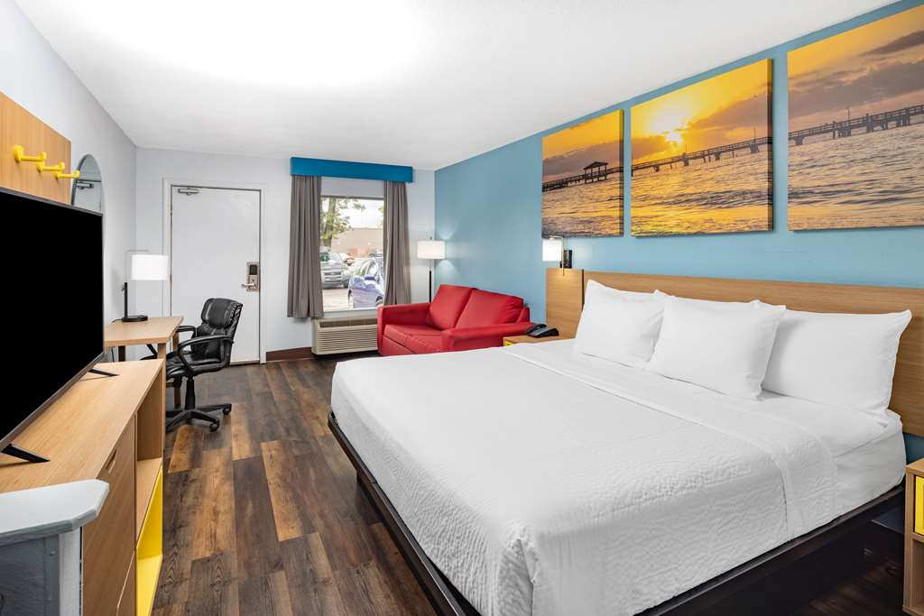 Days Inn by Wyndham Pensacola I 10 - photo 20