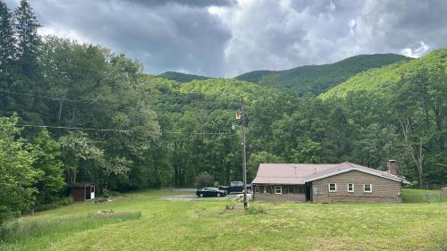 CampRV Main Lodge — 4-Star Luxury Hotel in Elkins, United States