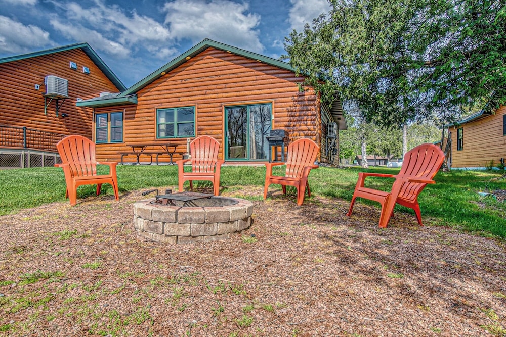 Lena's Northern Pines Resort - photo 9