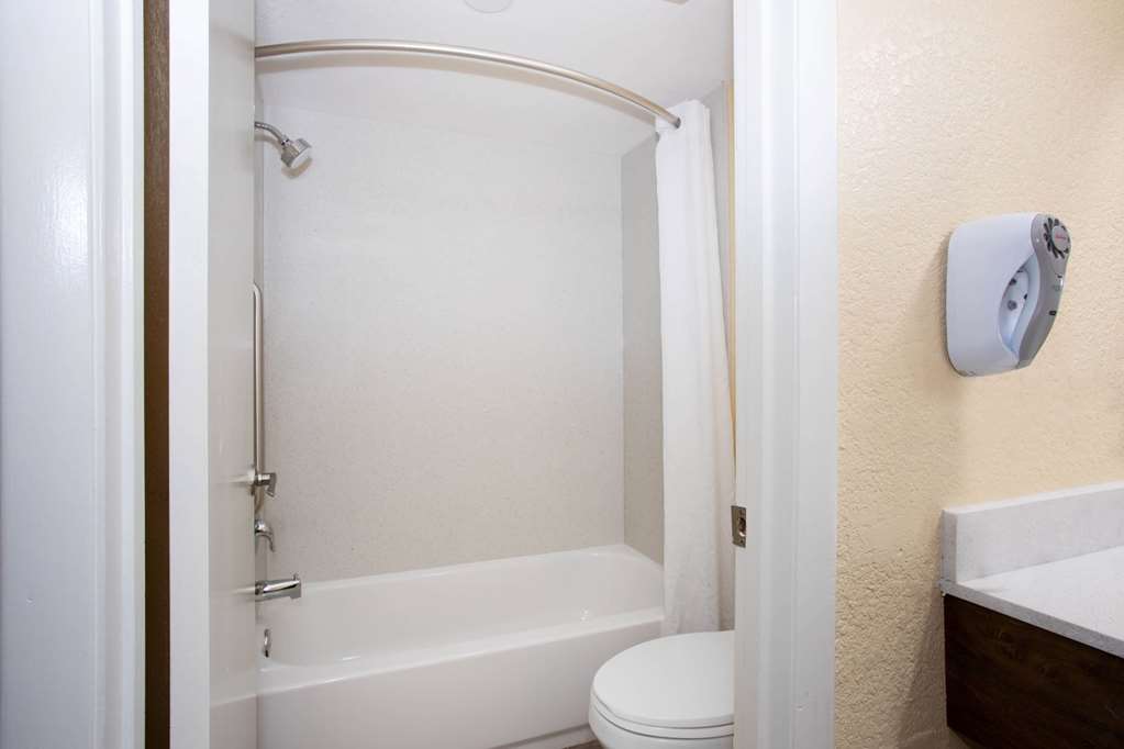 Days Inn by Wyndham Apopka Orlando - photo 25