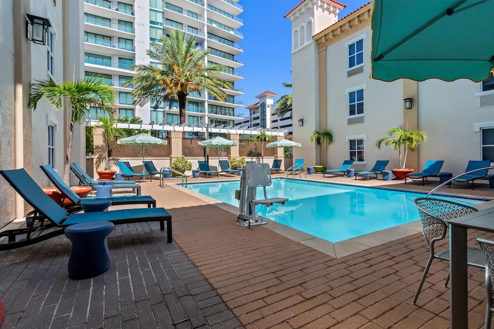 Hampton Inn & Suites St. Petersburg Downtown - photo 64