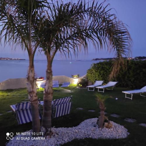 Casa con piscina e vista mare dal giardino — 4-Star Luxury Hotel in Siracusa, Italy