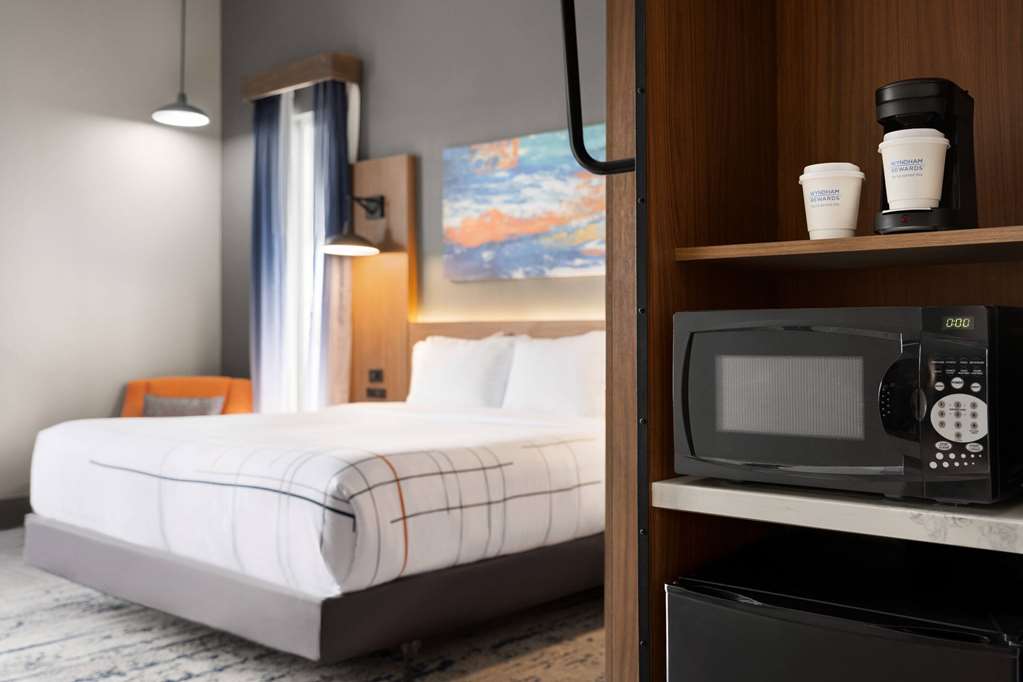 La Quinta Inn & Suites by Wyndham Del Rio - photo 41