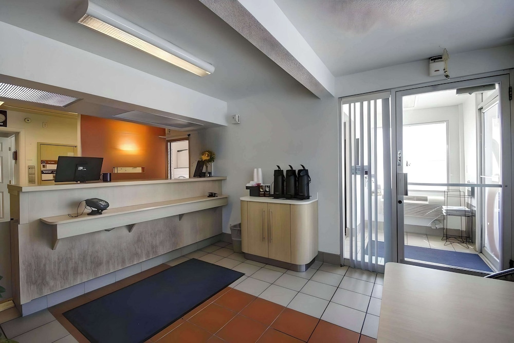 Motel 6 Salt Lake City Downtown - photo 3